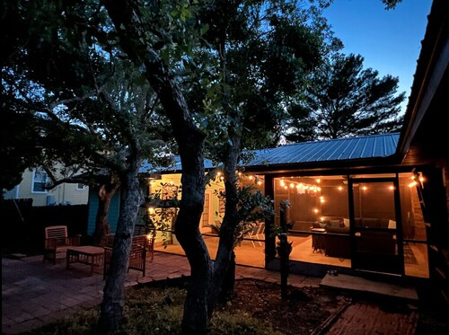 Enjoy art and relaxation in this hilltop home