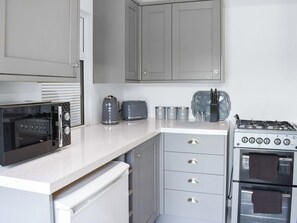 Private kitchen - 1 bedroom accommodation in Emsworth, Havant (Emsworth, Havant)