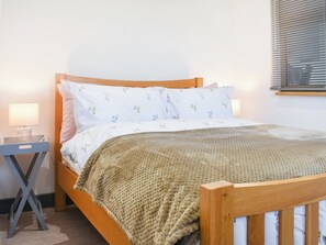 1 bedroom, free WiFi, bed sheets - 1 bedroom accommodation in Emsworth, Havant (Emsworth, Havant)