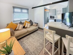 Living area - 1 bedroom accommodation in Emsworth, Havant (Emsworth, Havant)