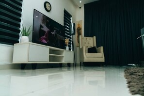 Interior - Domira Smart Luxury Duplex Apartment, 24 hour power, centrally12min to Airport 
 (Lagos)