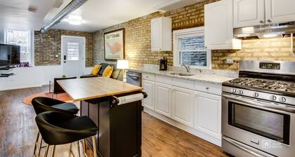 Wicker Park 6bd/4ba, Steps from CTA, Parking Incl by AllSet Turnover