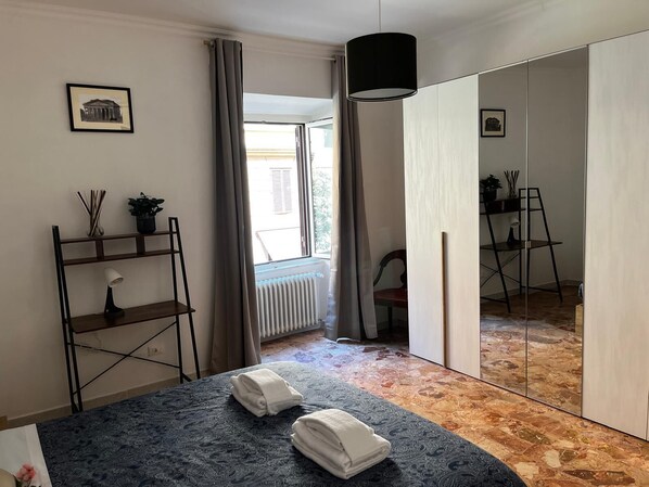 1 bedroom, free WiFi, bed sheets - Stendardi's House - Stanza 2 Bagno Esterno (Rome)