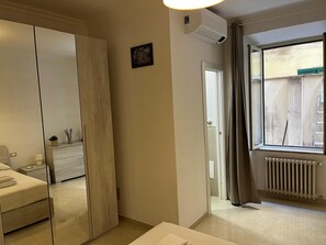 1 bedroom, free WiFi, bed sheets - Stendardi's House - Stanza 4 (Rome)