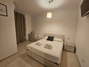 1 quarto, Wi-Fi de cortesia, roupa de cama