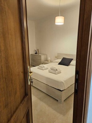1 bedroom, free WiFi, bed sheets - Stendardi's House - Stanza 4 (Rome)