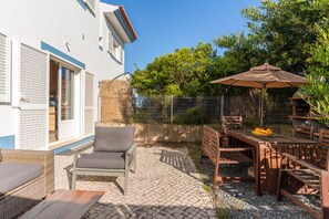 Outdoor dining - Vivenda Duneta - in Walking Distance to the Beach by Lisbeyond (Aljezur)