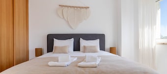 Vivenda Duneta - in Walking Distance to the Beach by Lisbeyond