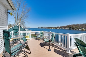 Outdoor dining - Waterfront Wolcott Vacation Rental w/ Deck & Views (Wolcott)