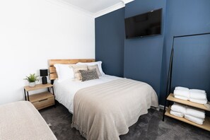 3 bedrooms, in-room safe, desk, iron/ironing board