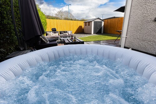 Steel Town Lodge | Hot Tub | Sky Sports | Darts | Families & Contractors