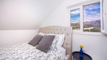 2 bedrooms, iron/ironing board, Internet, bed sheets