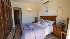 2 bedrooms, in-room safe, iron/ironing board, free WiFi