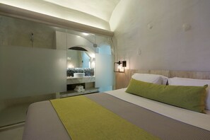 1 chambre, coffre-fort, fer et planche à repasser