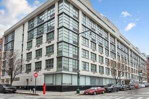 Exterior - NYC Luxus, 3 Schlafzimmer/2 Badezimmer, Home Office, 10 Minuten von Times Square (Queens)