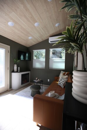 1 bedroom, individually decorated, individually furnished - Blue Lakes Village (Upper Lake)