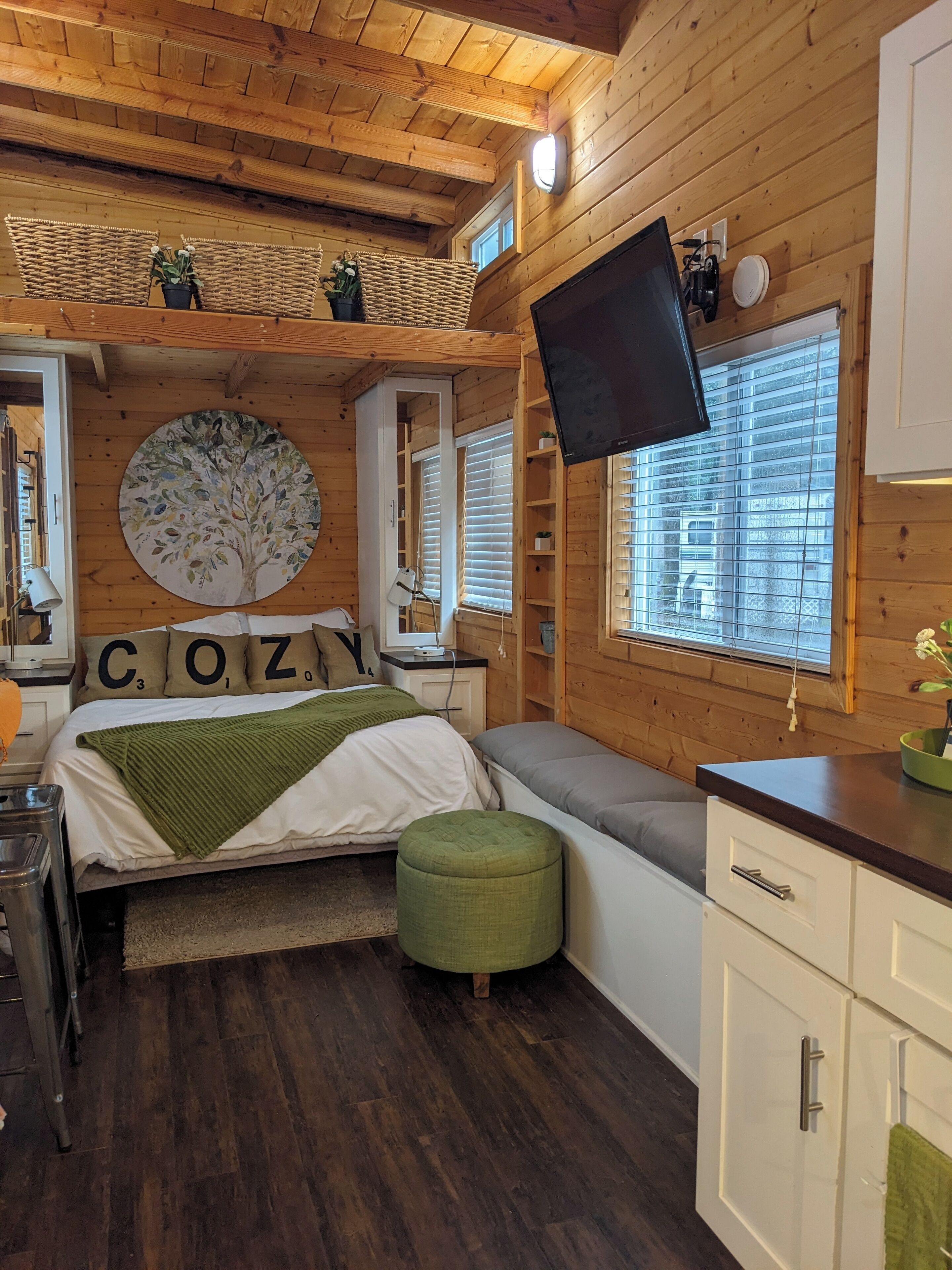 1 bedroom, individually decorated, individually furnished