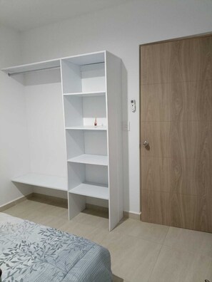 3 chambres, fer et planche à repasser, Wi-Fi, draps fournis