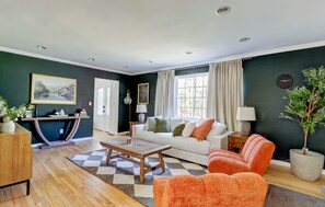 Smart TV, fireplace, table tennis