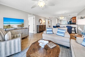 Living area - Commodore 203 (Panama City Beach)