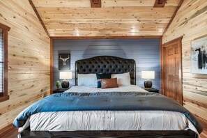 8 habitaciones, escritorio y tabla de planchar con plancha