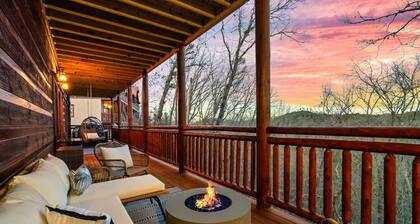 Sleeps 24~Large Heated Indoor Pool~Putt-Putt~Game Room