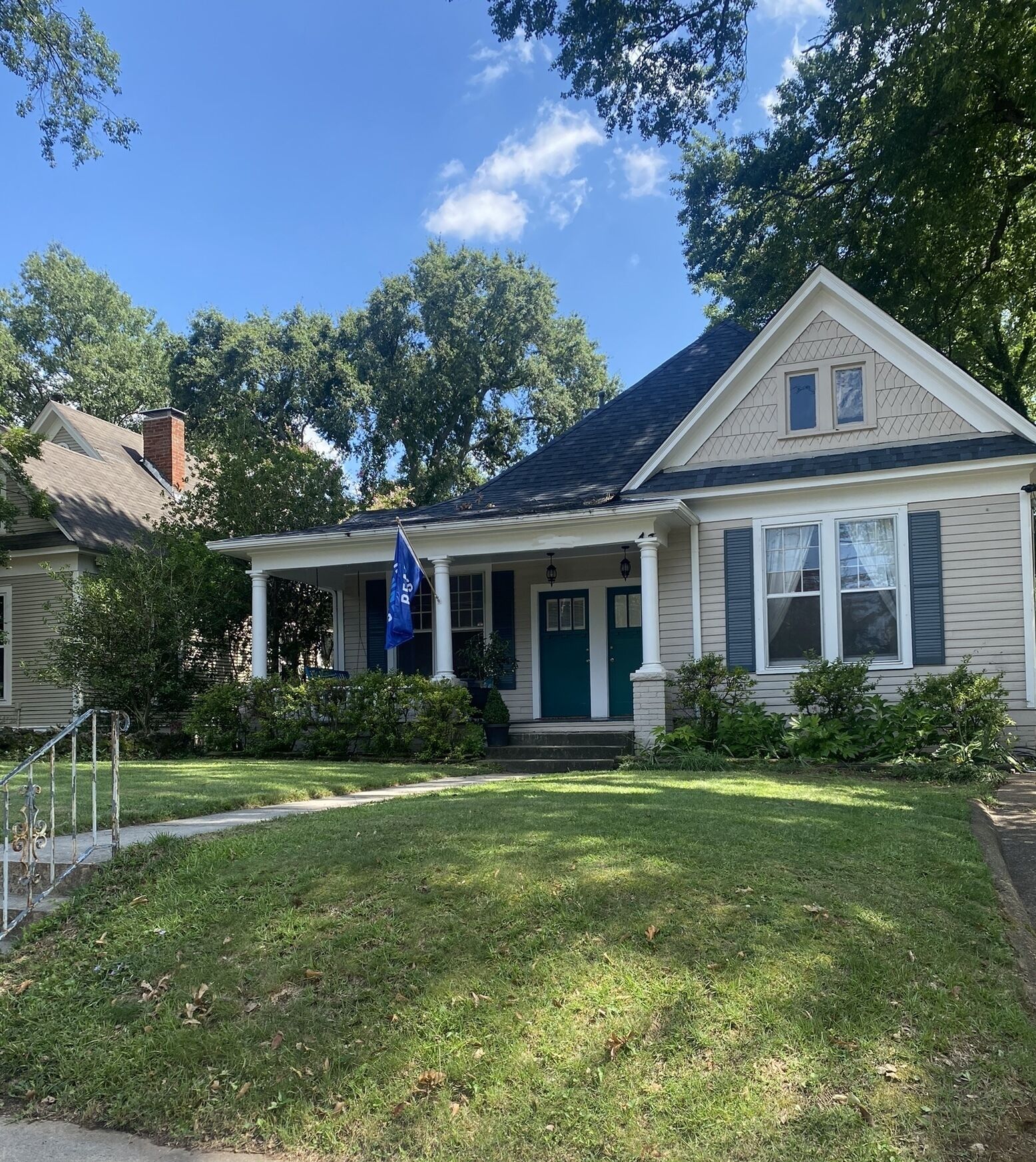 Cozy Haven in the Heart of Memphis! Cute Victorian Duplex with Fenced Backyard