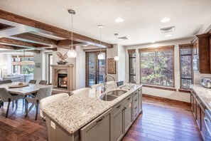 Private kitchen - Luxury Ski-In / Ski-out Condo at the Hyatt Centric Park City Resort (Park City)