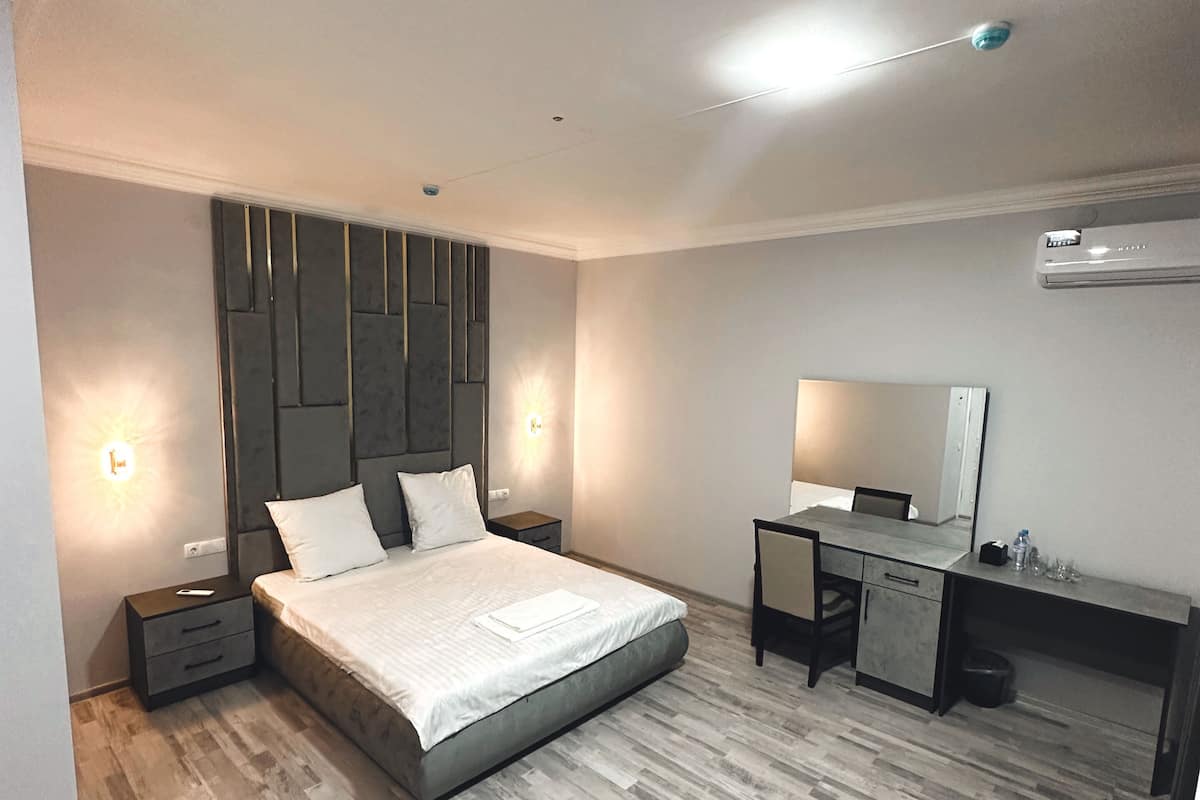 Luxe tweepersoonskamer | Luxe beddengoed, bedden met traagschuimmatras, gratis wifi, beddengoed
