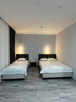 Chambre Deluxe double ou avec lits jumeaux, 1 chambre | Literie de qualité, lit avec matelas en mousse à mémoire