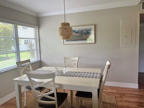 Dining - Awesome first-floor Palm Aire condo close to University Town Center! (Sarasota)