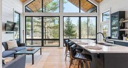 Play, dine and relax amongst the beauty of Georgian Bay and The Bruce Trail.