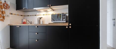 Fridge, microwave, stovetop, toaster