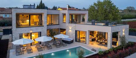 Outdoor pool, a heated pool