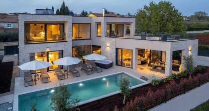 Luxuriöse und stilvolle 4-Schlafzimmer-Villa fĂŒr bis zu 7 GĂ€ste mit beheiztem Pool und Whirlpool