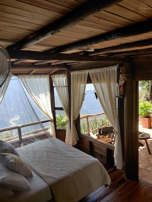 1 chambre, bureau, draps fournis