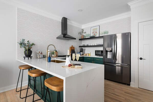 冰箱、微波炉、烤箱、炉灶