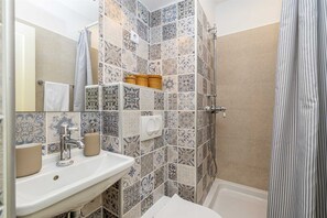 Hårtørrer, håndklæder