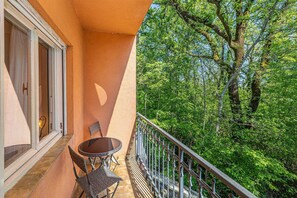 Outdoor dining - Holiday house NATURA with pool (Dobrinj)