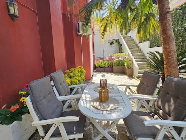 Apartment, 1 Bedroom, Smoking, Fireplace | Outdoor dining