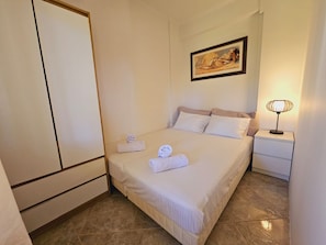 Apartment, 1 Bedroom, Smoking, Fireplace