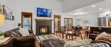 Smart TV, fireplace