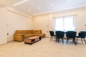 公寓, 2 間臥室 | 客廳 | 42 吋平面電視連數碼電視頻道