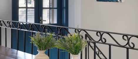 Handrails in hallways