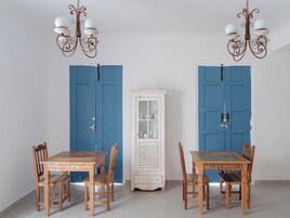 Free daily full breakfast