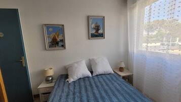 1 chambre, fer et planche Ă repasser, draps fournis