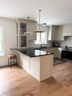 Microonde, forno, piano cottura, lavastoviglie