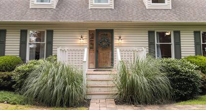 Private Peaceful Waterfront House with Pool & Hot Tub