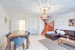 Interior - Élégance Familiale - Confort & Jardin (Cormeilles-en-Parisis)