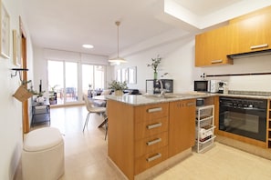 Fridge, microwave, oven, coffee/tea maker